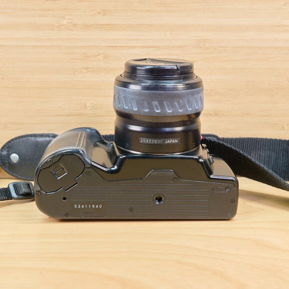 Minolta Maxxum 3xi 35mm SLR Camera, 35-80 mm AF Lens, Program 3500xi Flash - Picture 6 of 9